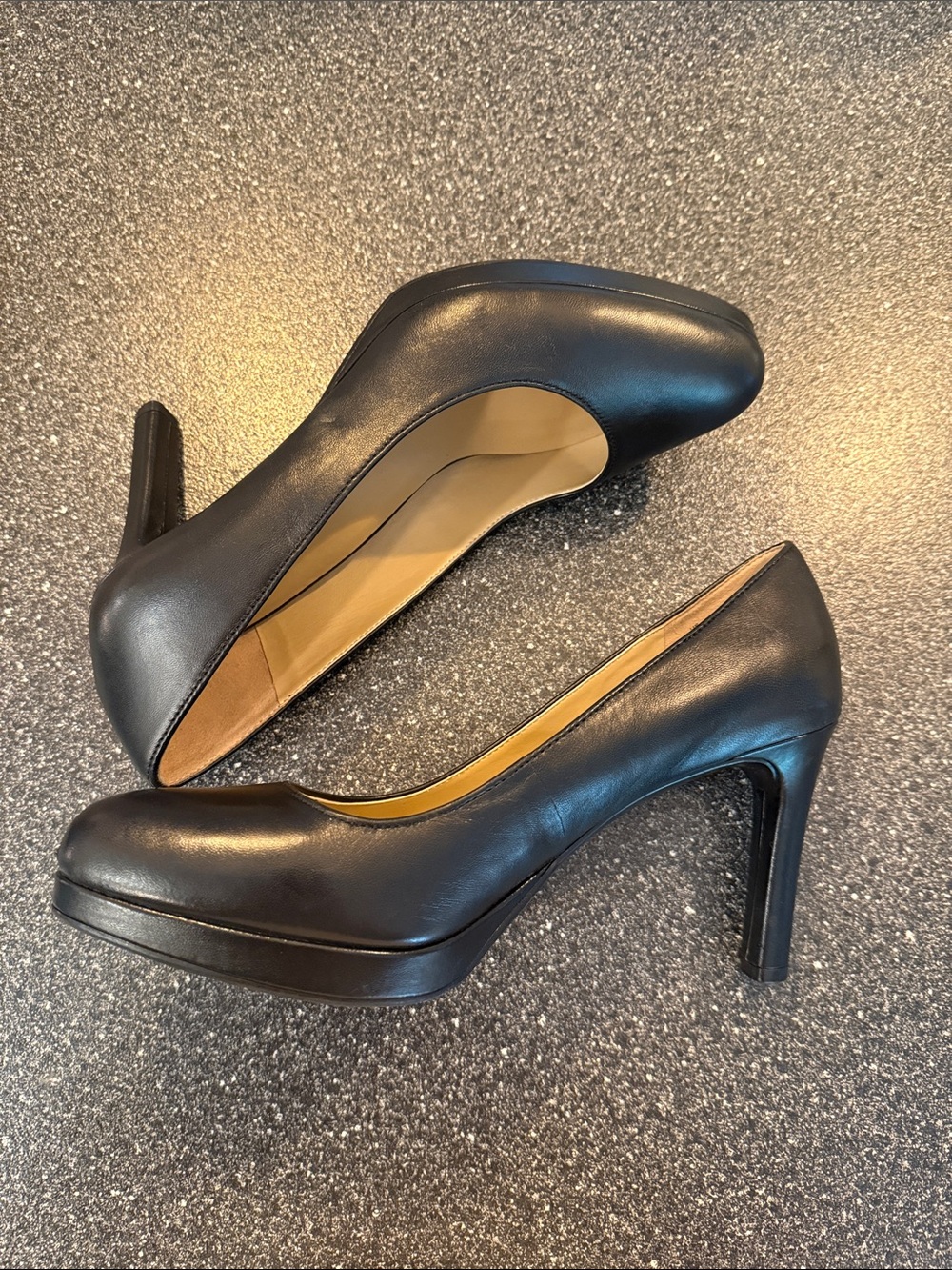 Women’s Naturalizer Black Leather Round-Toe Pumps - size 9W workwear heels - Picture 3 of 7